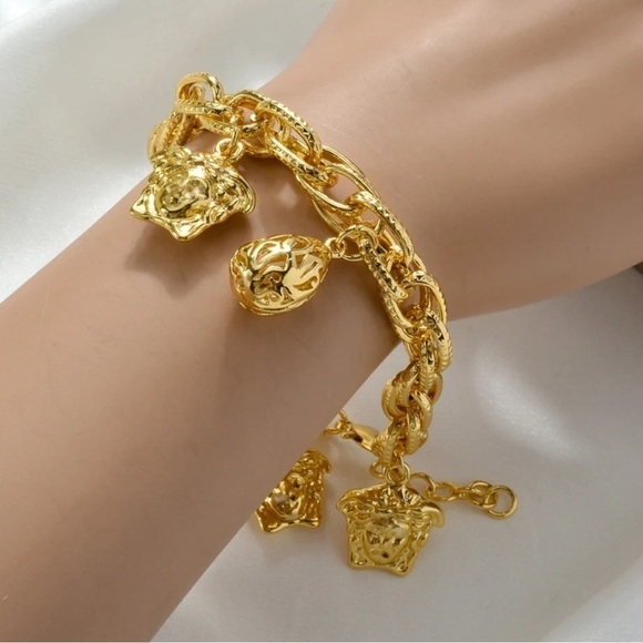 18K Gold Plated Designer Inspired Medusa Head Chunky Link Charm Bracelet - Picture 7 of 8
